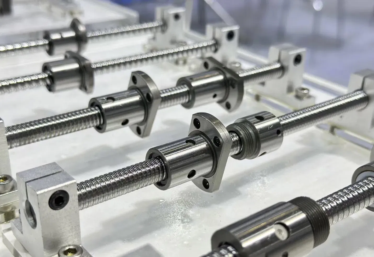 High Precision Hardness CNC Ground Tbi Standard Size Miniature Sfu1204 700mm Right and Left Hand Thread Lead Ball Screw for CNC Router Machine 3D Printer