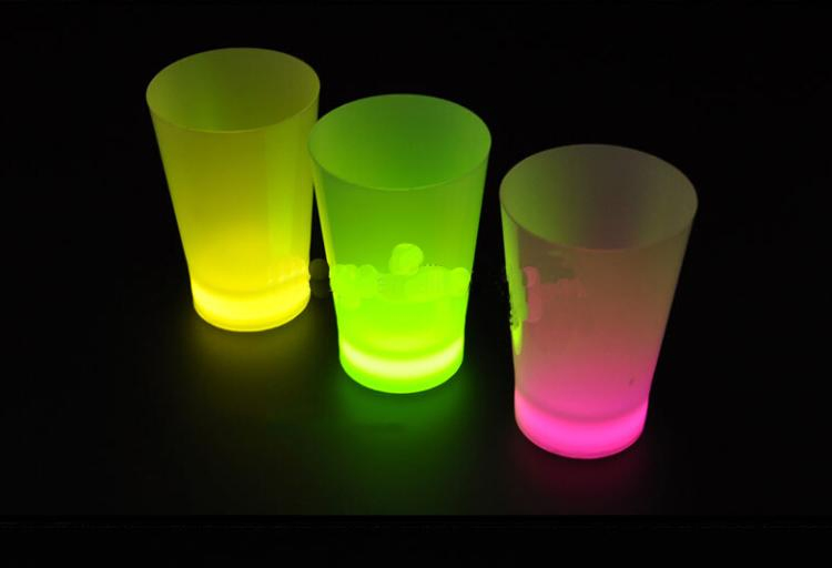 LED Flashing Plastic Cup Glow in The Dark for Barparty Supply