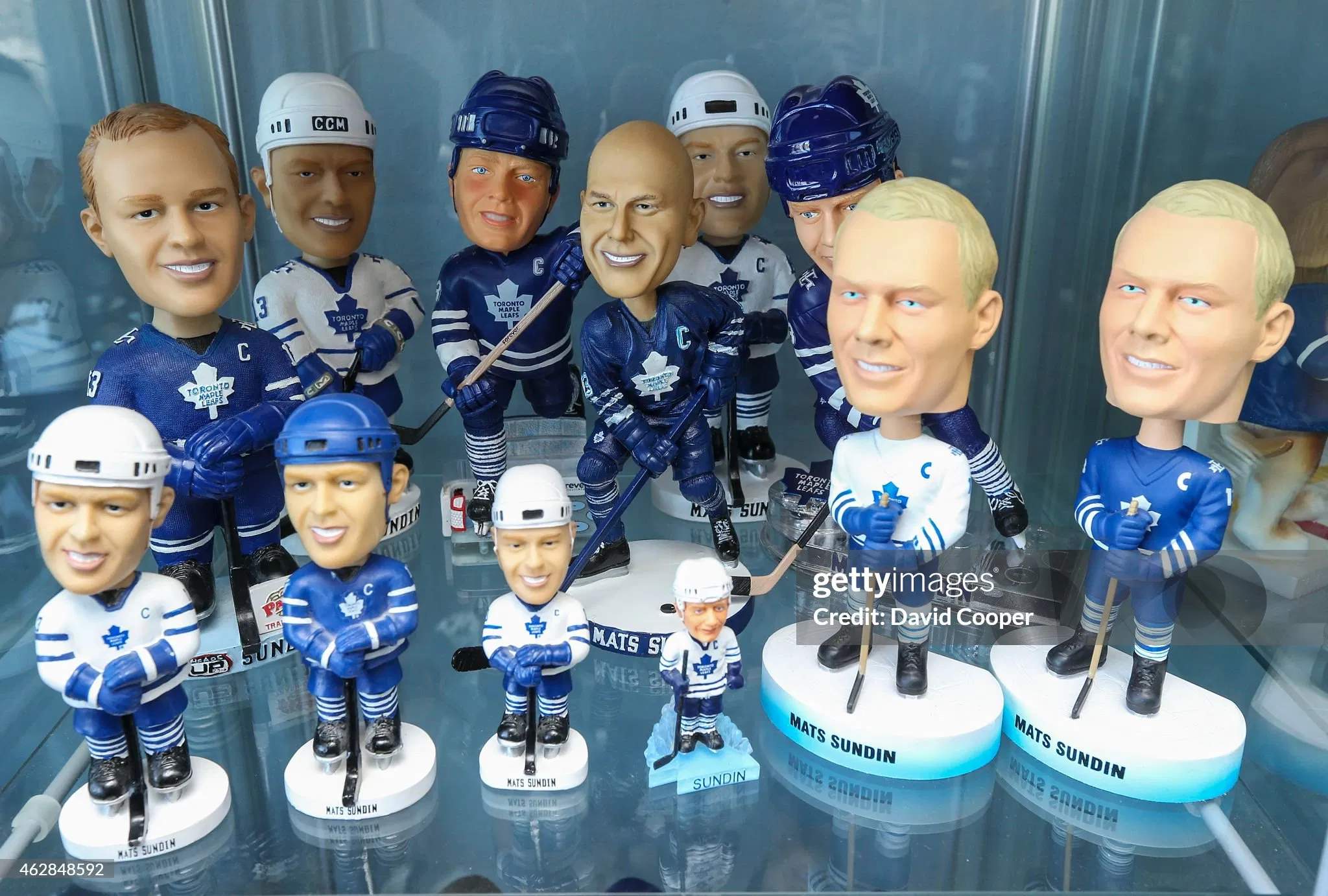 Personalized Cop Criminal Couple Bobble Head Custom 3D Doll with Photo Charm for Valentine's Day Gift