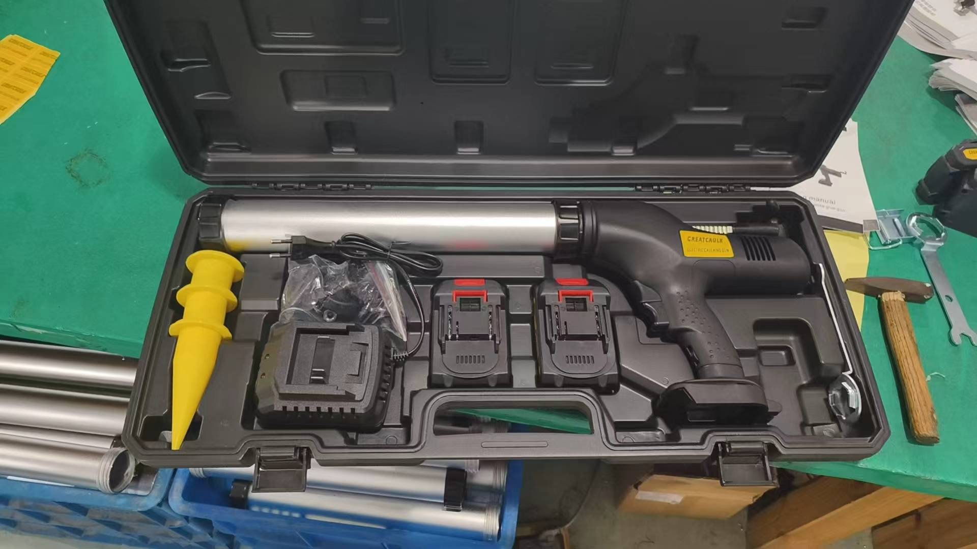 Lithium Battery Cordless 600ml Electric Caulking Gun with maximum 8000N