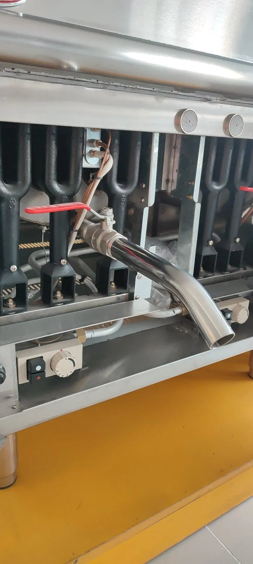 Factory Price Professional Chicken LPG Gas Deep Fryer with Cabinet 2-Tank 2-Basket 28L Commercial Restaurant Catering Equipment Chicken Chips Potato