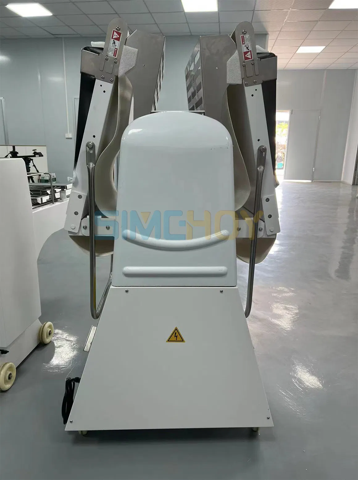 European Vertical Commercial Bakery Manual Puff Pastry Roller Dough Sheeter