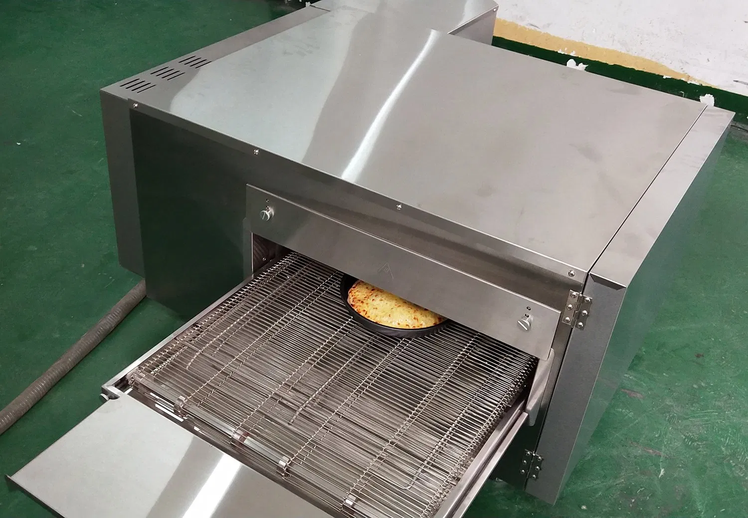 18 Inch Commercial Bakery Equipment Large Gas Conveyor Pizza Baking Oven with Digital Control Panel for Restaurant Hotel (GPX-18)