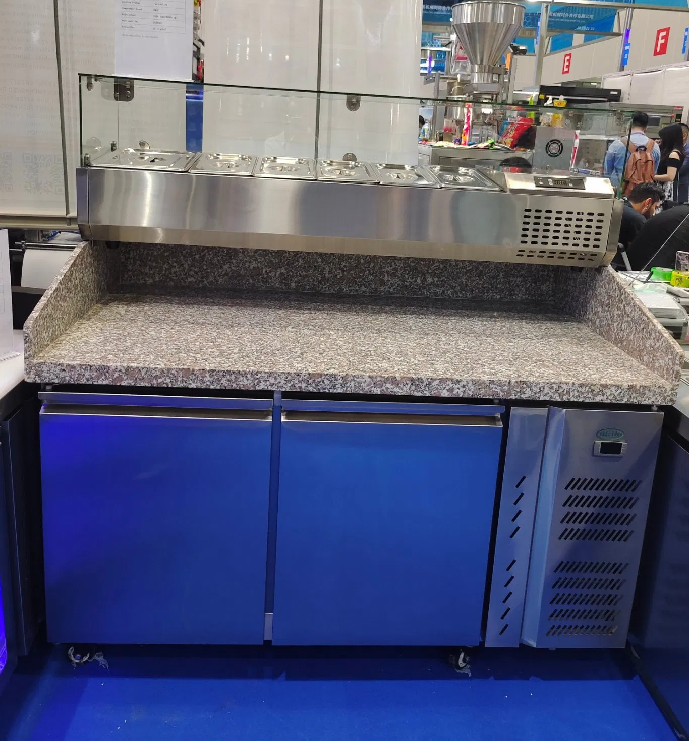 Hot Sale 2 Doors Undercounter Refrigerated Pizza Prep Table with Top Display