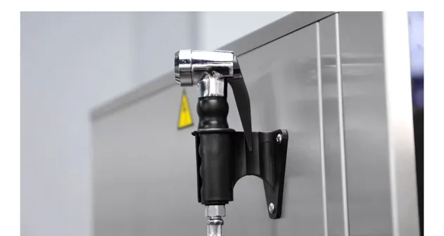 Cleaning nozzle