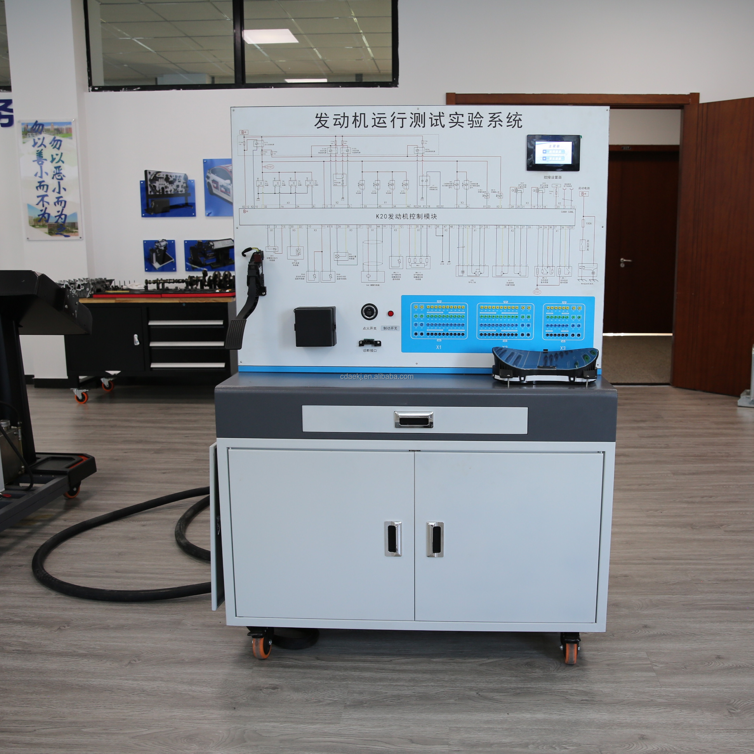 Professional Car Engine Control System Training Aid with Integrated Fault Assessment and Signal Measurement Panel