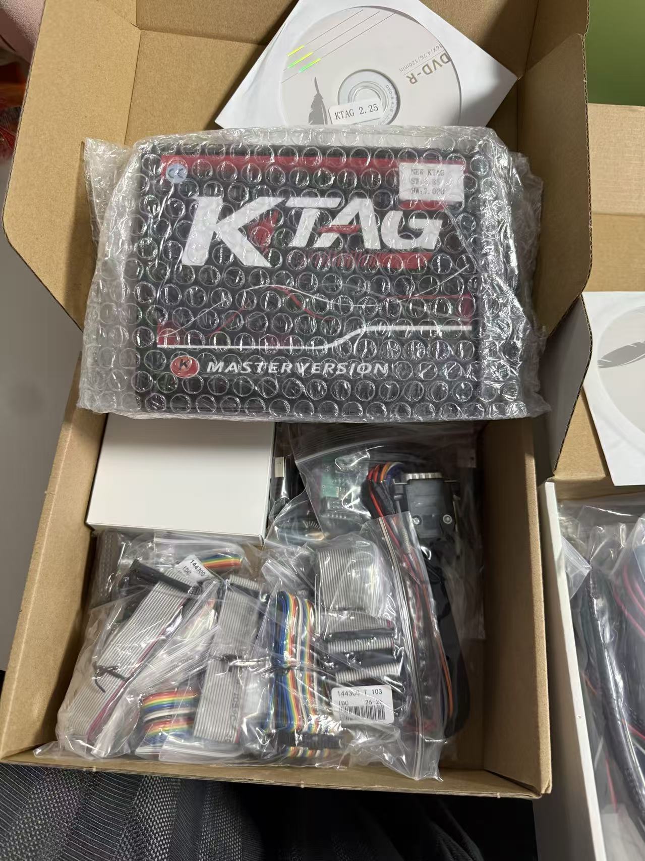 Red Kess V2 V5.017 Online 2.80 and KTAG 7.020 2.25 KTAG ECU Programming Tools OBD2 Tuning Kess Ktag Carton ECU Programmer