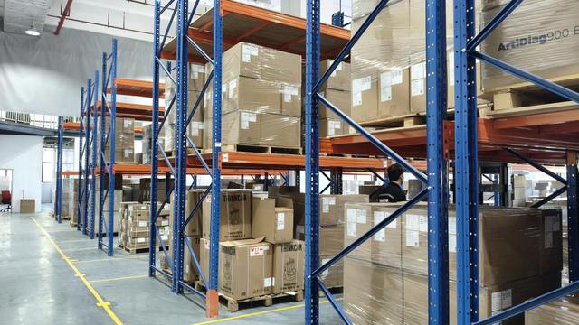 Manata Scanner automotive diagnostic equipment in professional workshop environment
