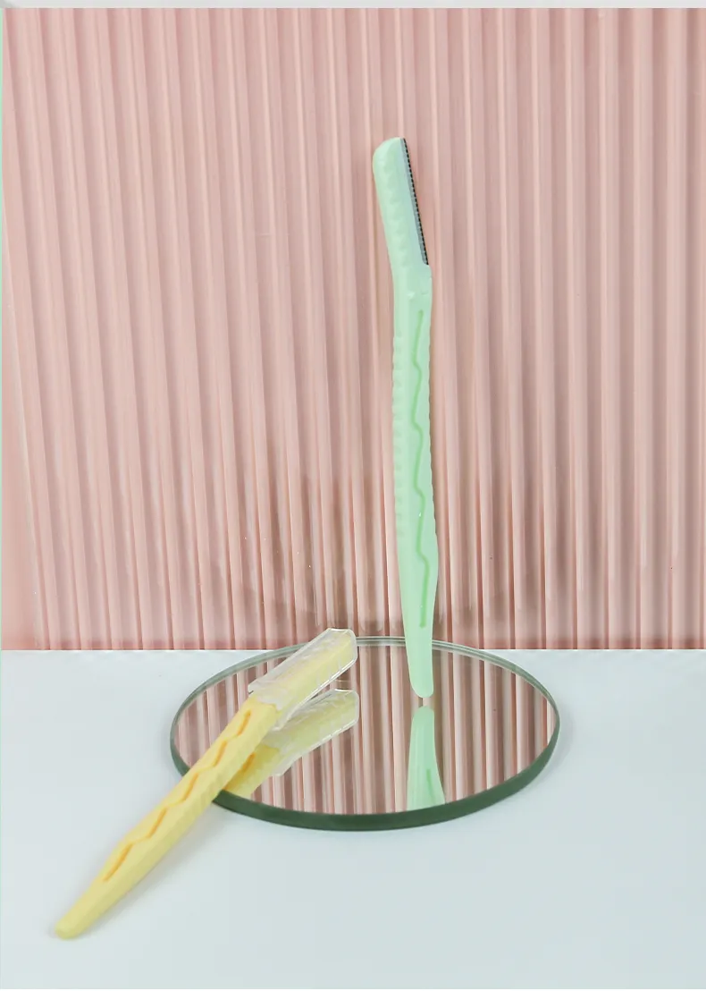 Dermaplaning Tool Detail 1