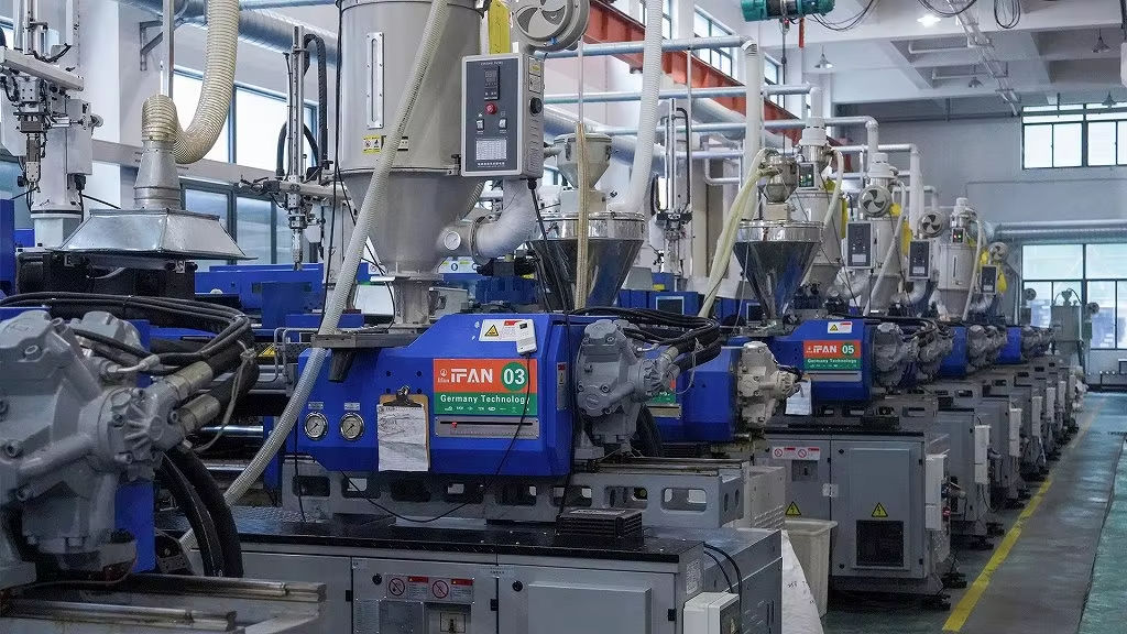 High-capacity injection molding machine at Maria Valve factory