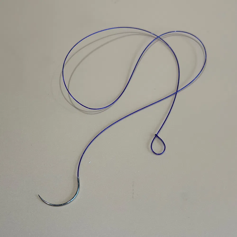 Smooth Passage Absorbable Barbed Sutures with Atraumatic Needle