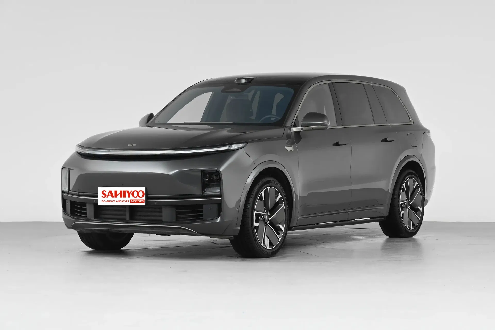 Este Carro Premium Li Auto L9 Ultra Combina 21-Inch Rodas Cinza Prata com Interior Preto e Tecnologia Avançada de Trem de Força Elétrico