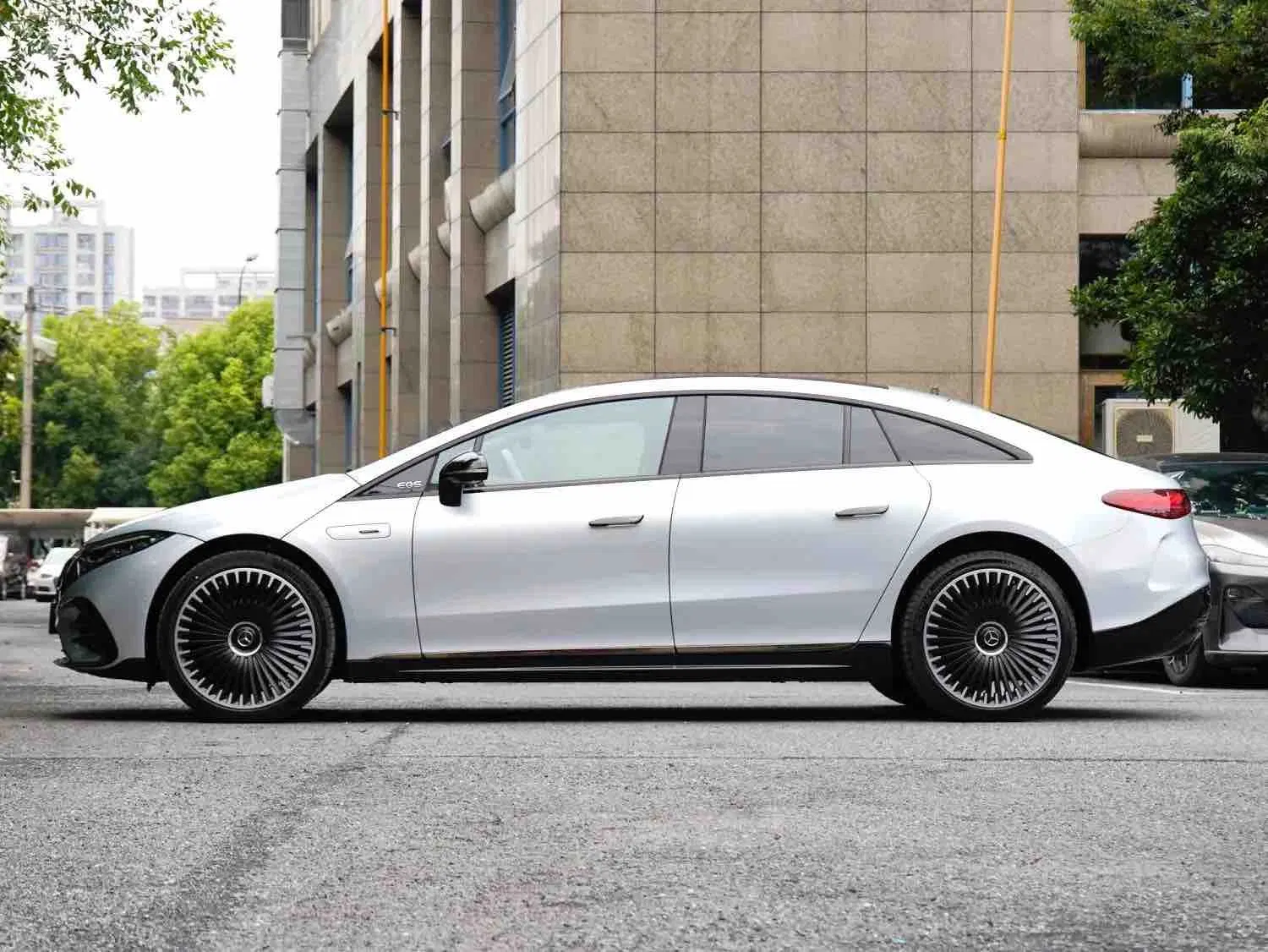 Carro Elétrico 4matic com Tração Integral, Carro Usado Totalmente Inspecionado, Mercedes EQS, Carro Elétrico Poderoso Distribuindo Torque Instantaneamente em Dias Chuvosos