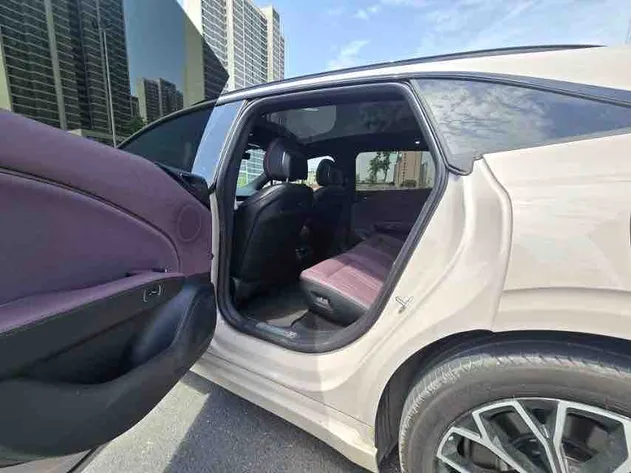 Vista Detalhada do Carro Usado de Baixa Quilometragem