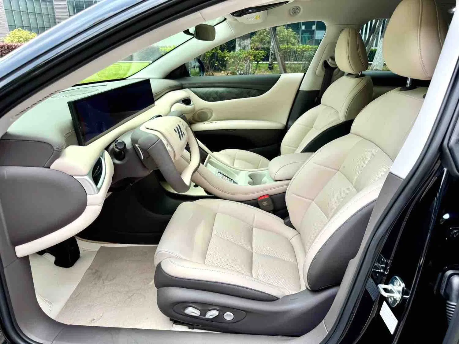 Transmissão esportiva de alta potência com motor duplo e torque elevado, carro usado certificado por terceiros Im L6 carro elétrico de desempenho oferece aceleração instantânea