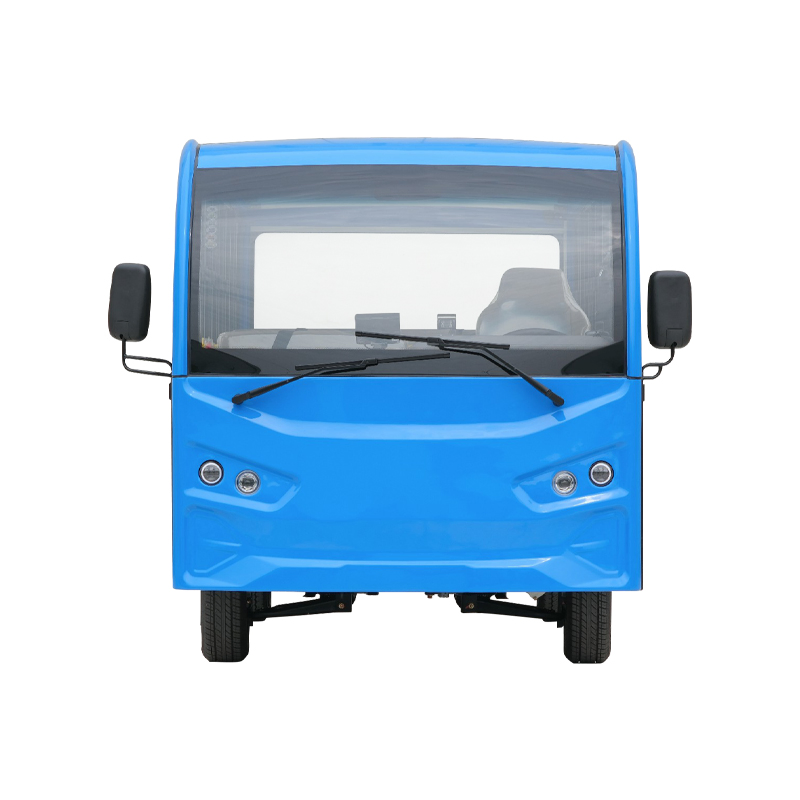 Veículo de turismo elétrico confortável e com sistema de propulsão para múltiplos ambientes