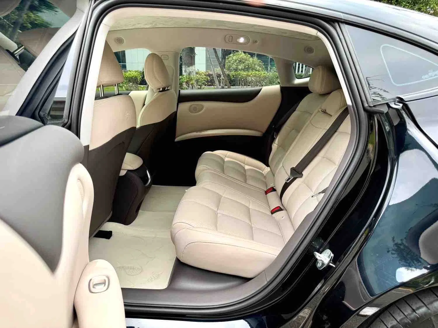 Transmissão esportiva de alta potência com motor duplo e torque elevado, carro usado certificado por terceiros Im L6 carro elétrico de desempenho oferece aceleração instantânea