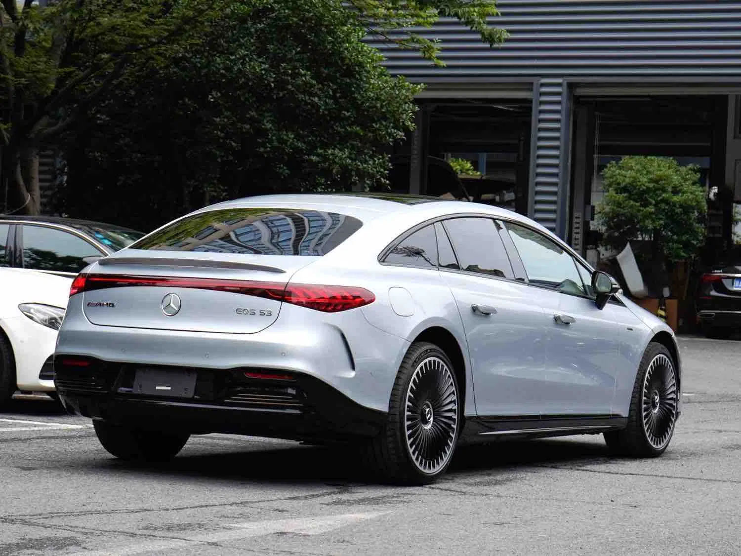 Carro Elétrico 4matic com Tração Integral, Carro Usado Totalmente Inspecionado, Mercedes EQS, Carro Elétrico Poderoso Distribuindo Torque Instantaneamente em Dias Chuvosos