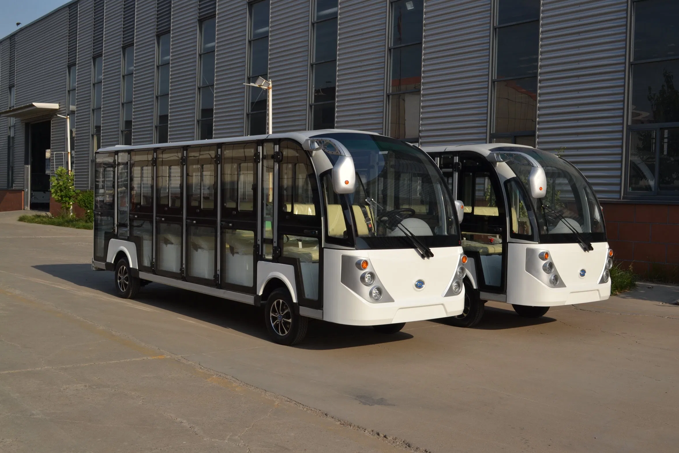Veículo elétrico de turismo básico para necessidades de transporte essenciais com sistema de propulsão confiável