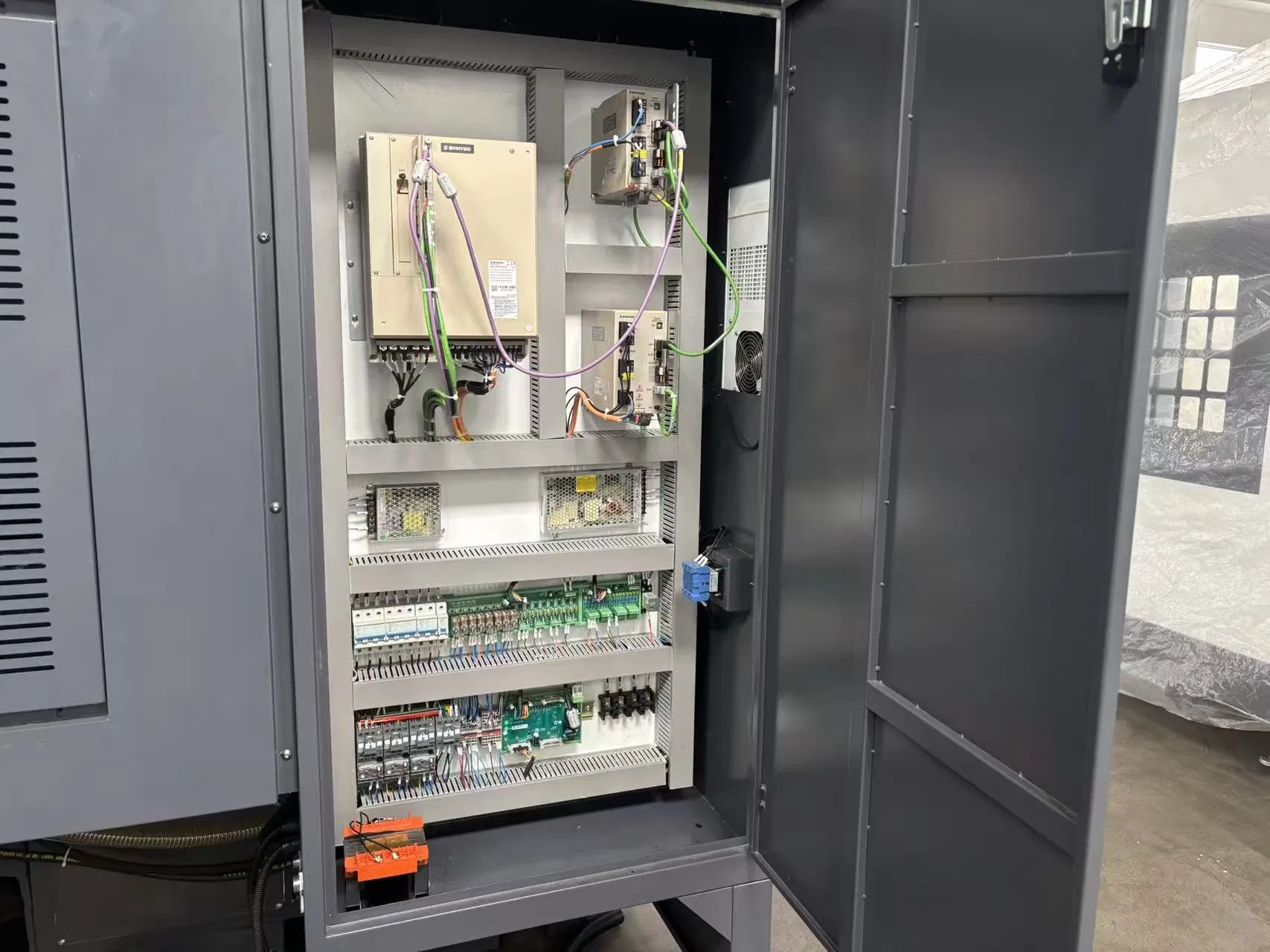 Torno de Processamento de Válvula de Aço Inoxidável Durável com Sistema de Controle Taiwan Syntec