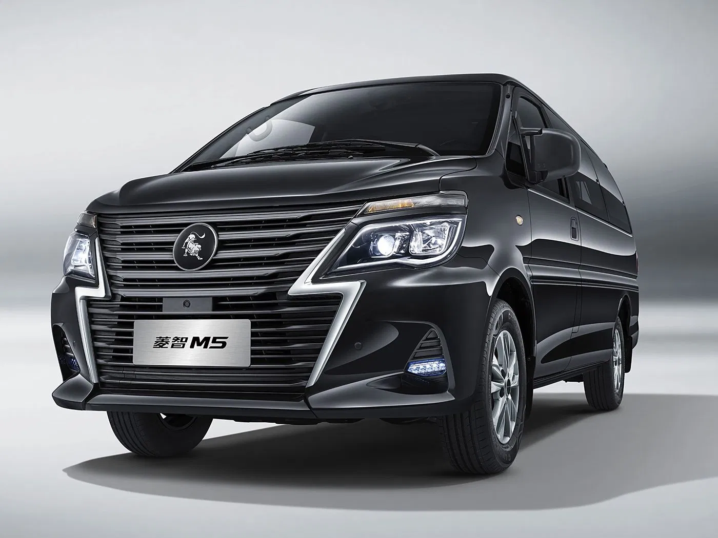 Forthing Lingzhi M5 1.6L Deslocamento Eficiência do Trem de Força Elétrico Carro Elétrico Chinês