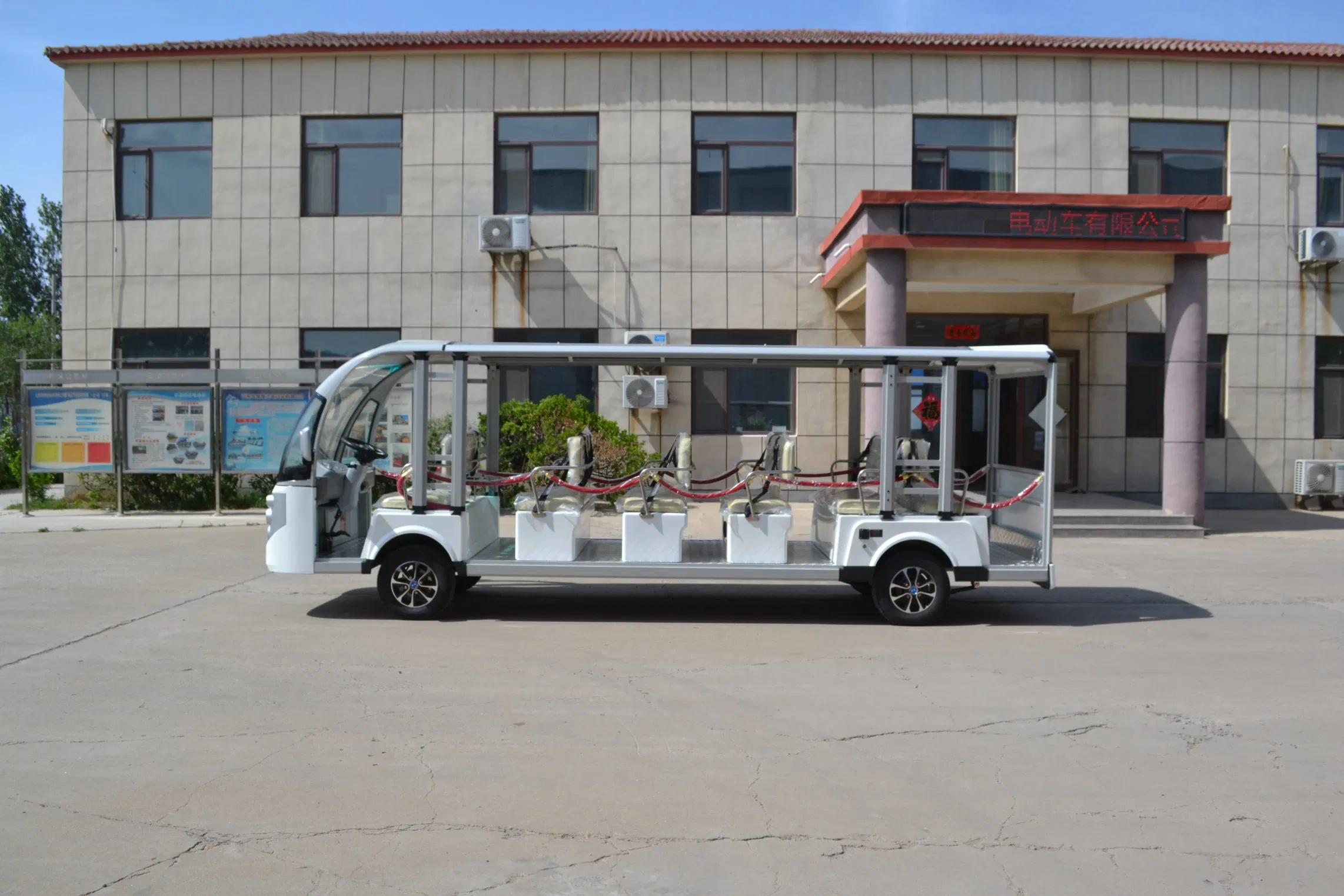 Veículo elétrico de turismo básico para necessidades de transporte essenciais com sistema de propulsão confiável