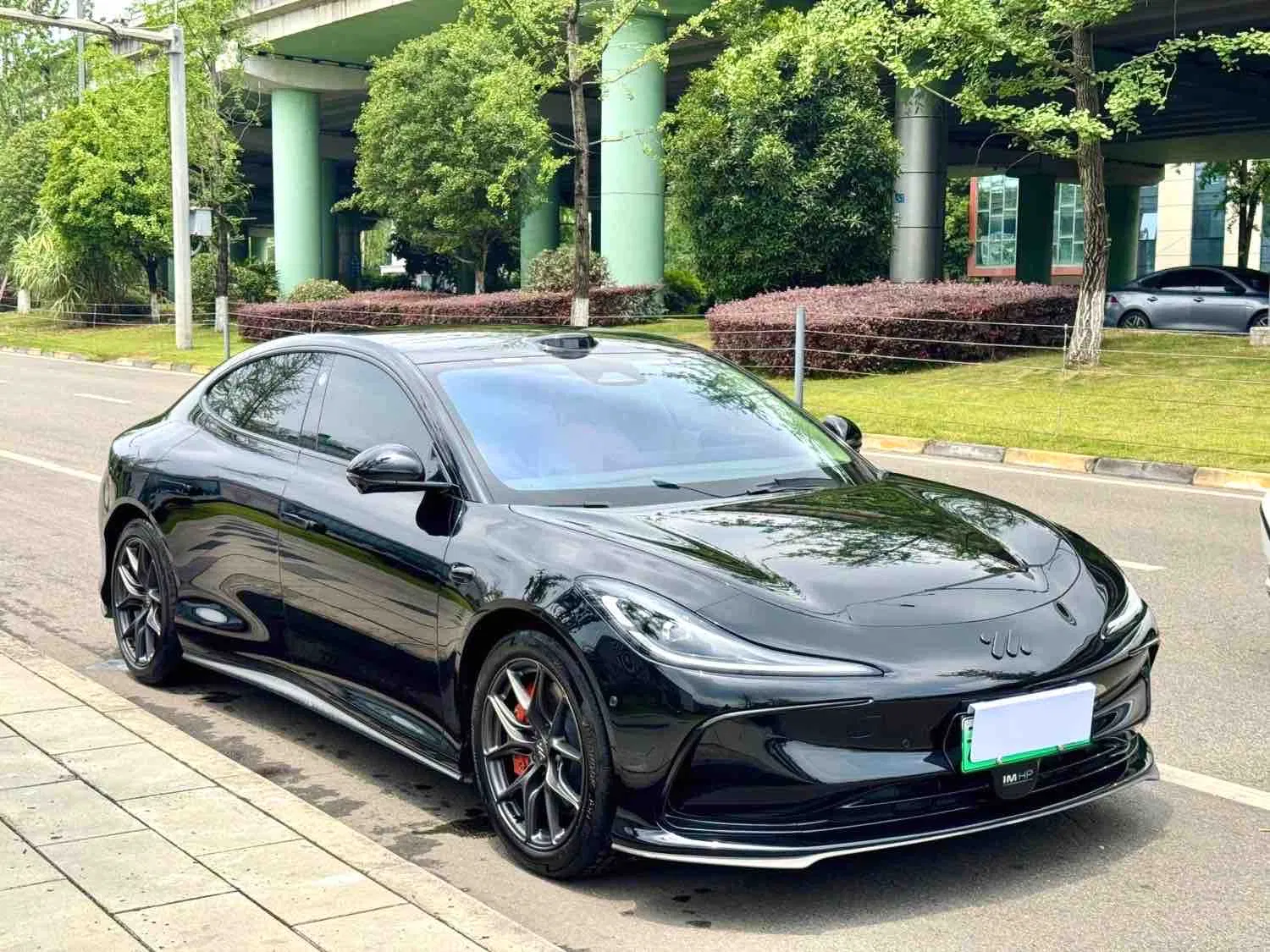 Transmissão esportiva de alta potência com motor duplo e torque elevado, carro usado certificado por terceiros Im L6 carro elétrico de desempenho oferece aceleração instantânea