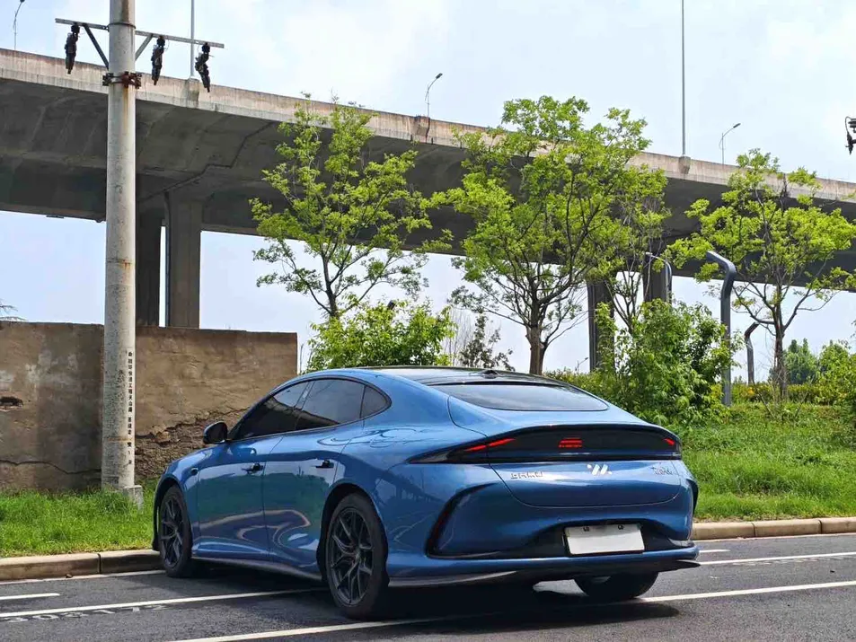 Carro elétrico de desempenho Im L6