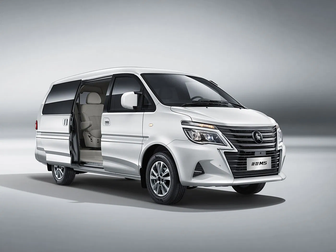 Forthing Lingzhi M5 1.6L Deslocamento Eficiência do Trem de Força Elétrico Carro Elétrico Chinês