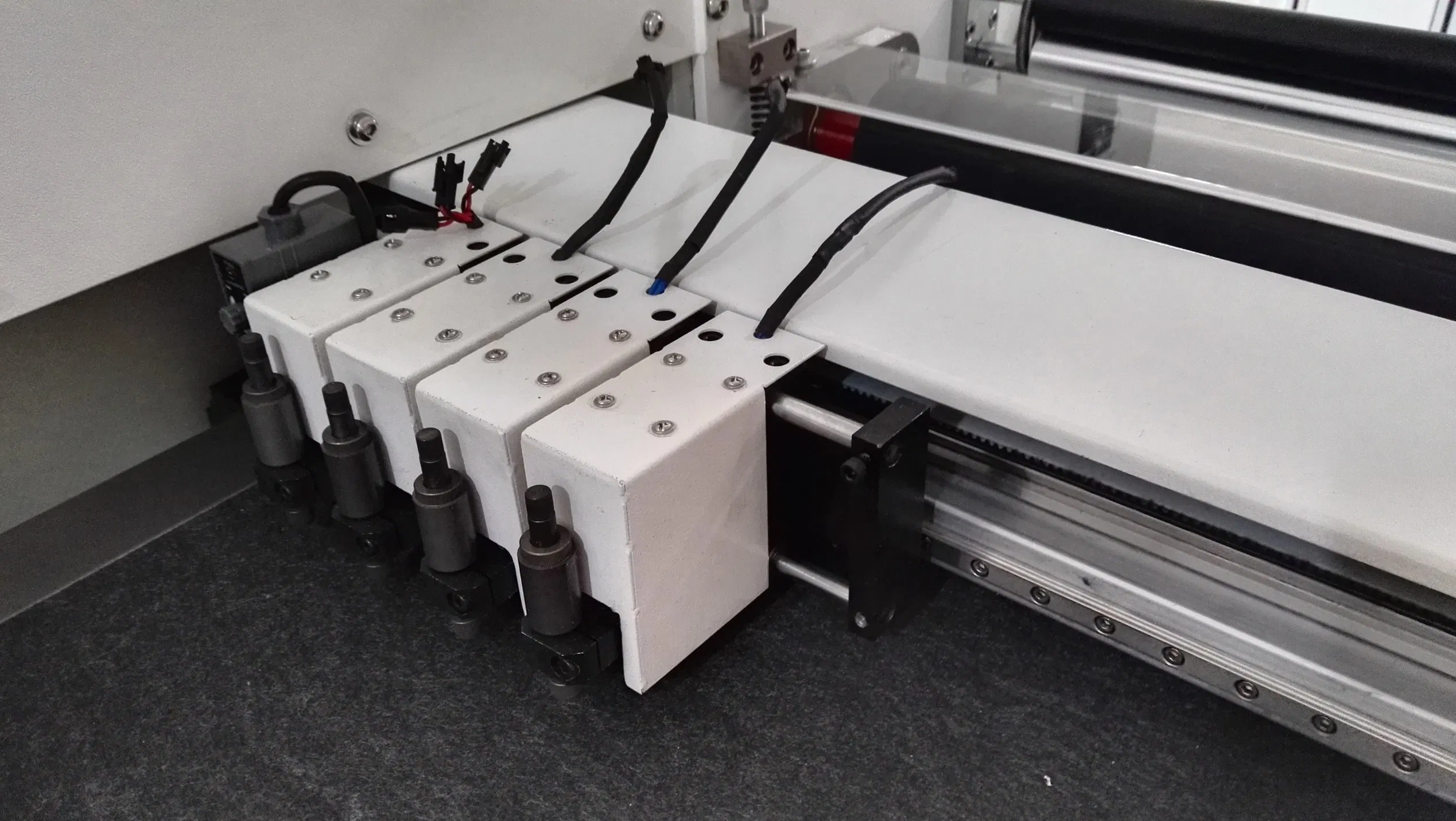 Vd320 Digital Roll to Roll Label Die Cutter Cutting Machine for Sale