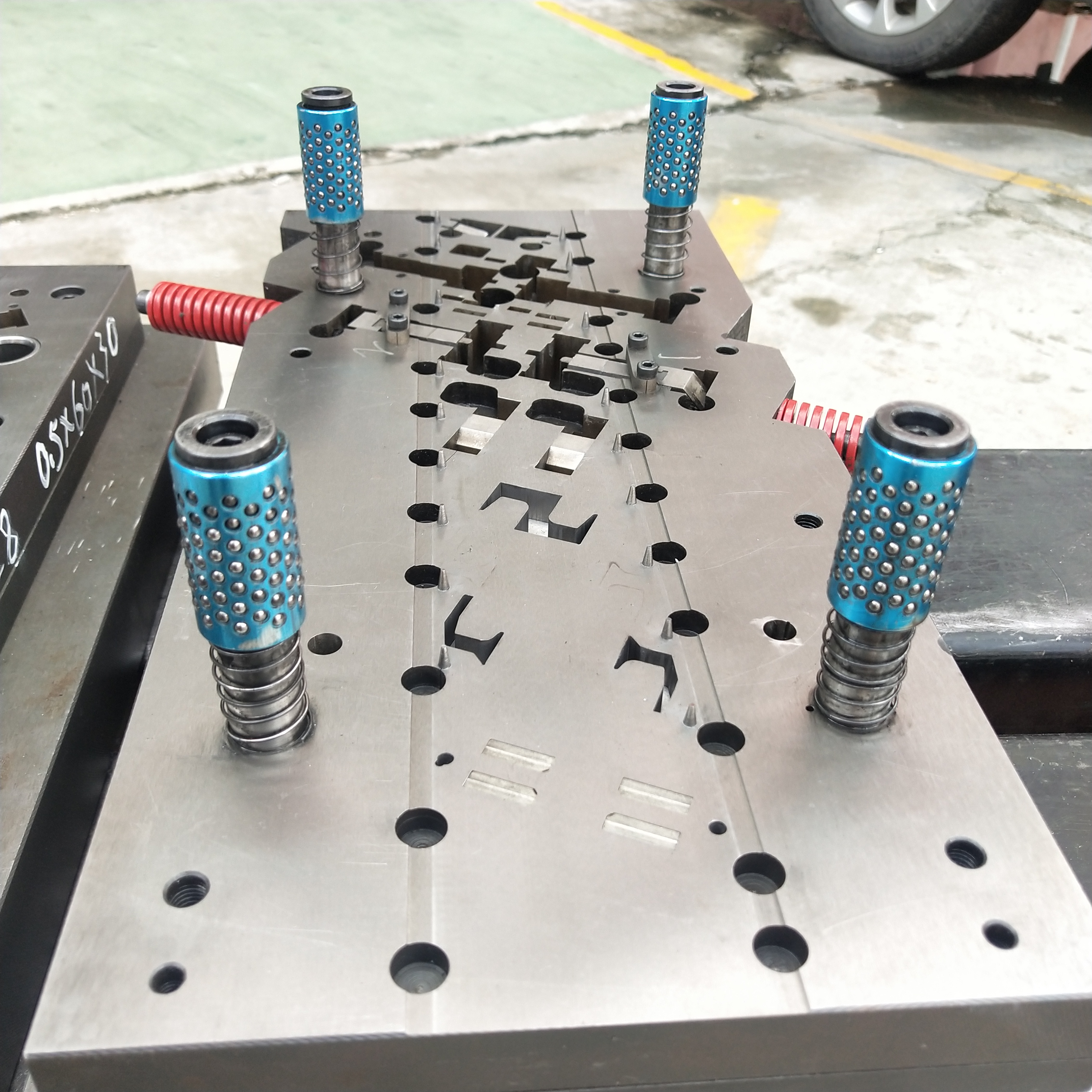 Custom Sheet Metal Progressive Die Press Punching Stamp Deep Drawing Die