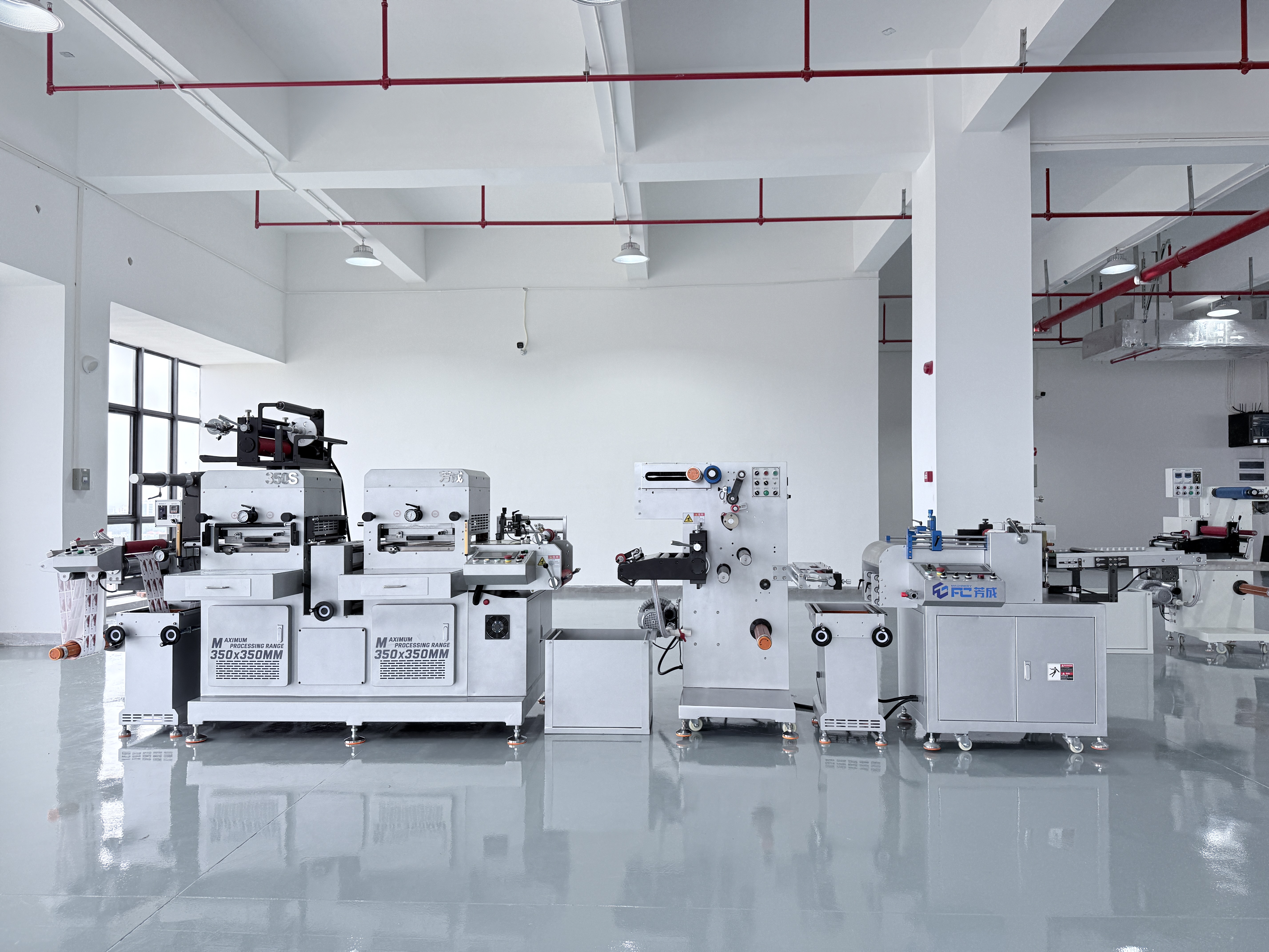 High Precision HL-350S Automatic Double Station Die Cutting Machine With Hot Stamping and Slicing For Luxury Packaging Labels