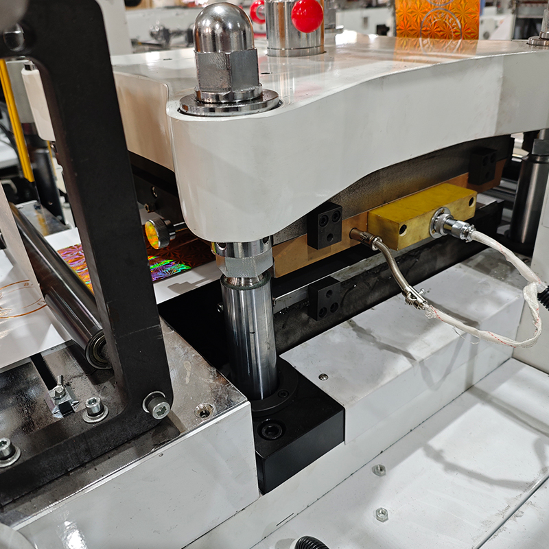 Flatbed Label Die Cutting Machine With Hot Foil Stamping Aluminum Foil Gold Foil Function for Cosmetic Food Wine Packaging Label