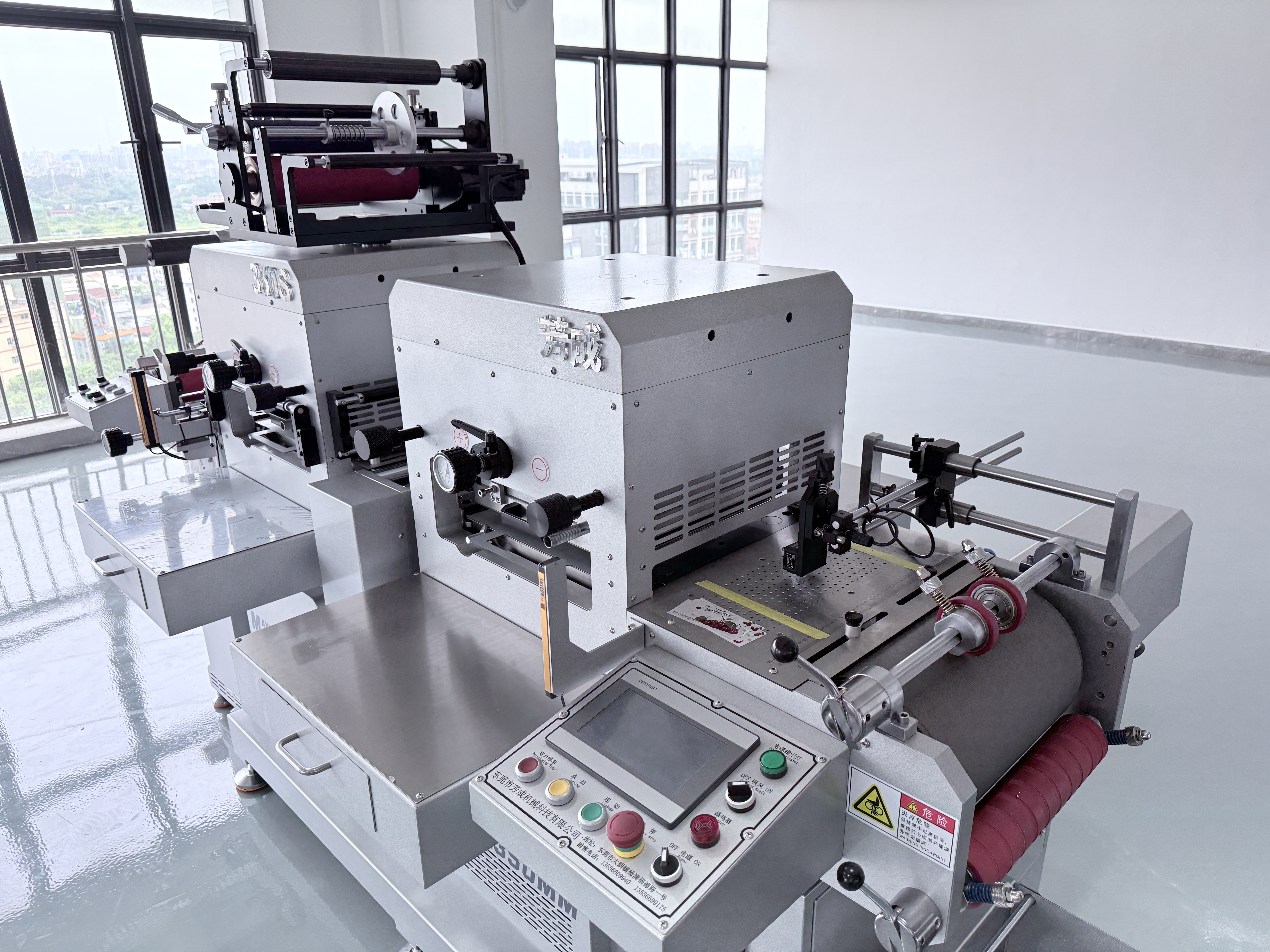 High Precision HL-350S Automatic Double Station Die Cutting Machine With Hot Stamping and Slicing For Luxury Packaging Labels