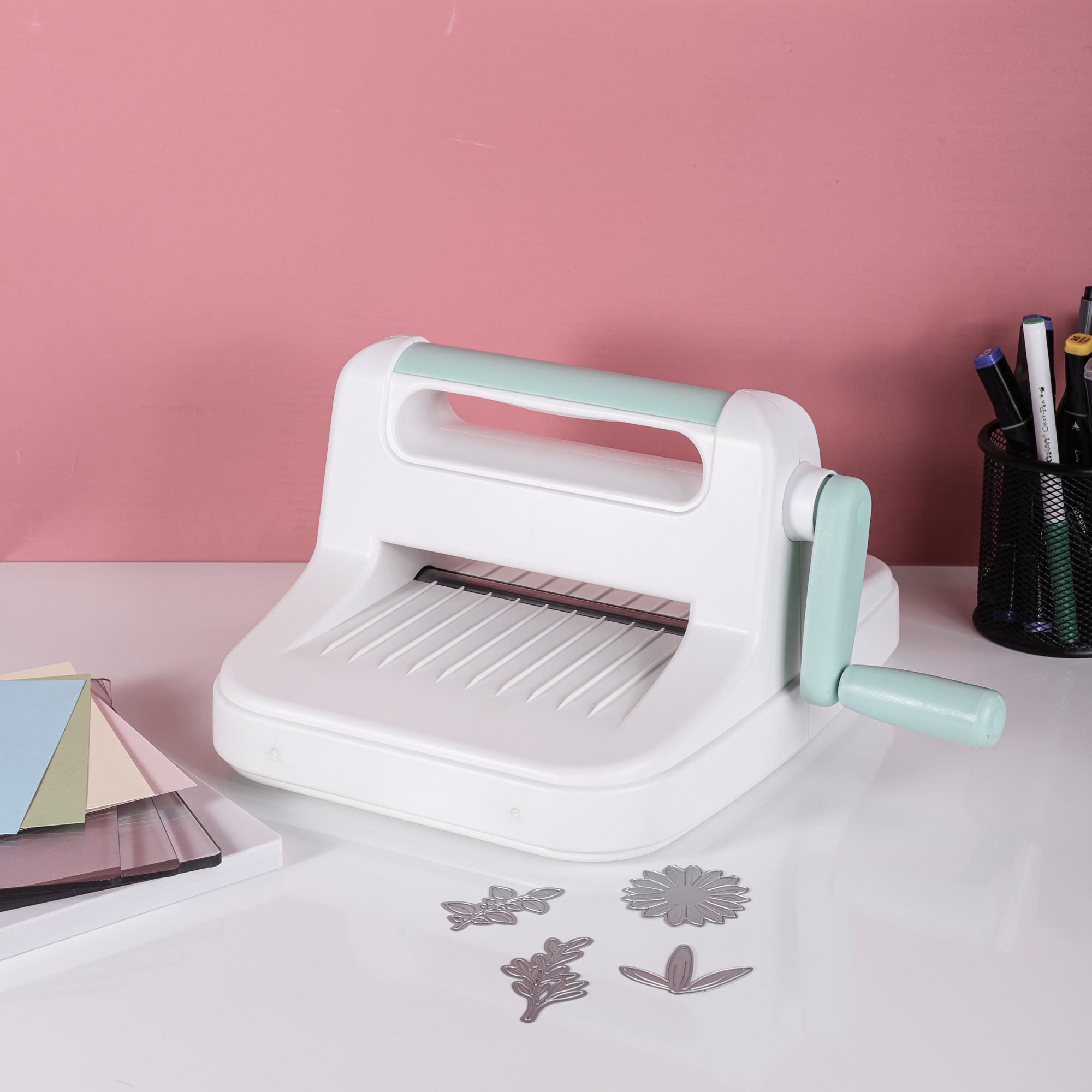 26049 Scrapbooking Tools Manual Rotary Paper Die Cutting, Embossing and Hot Stamping Machine with 3 Plates