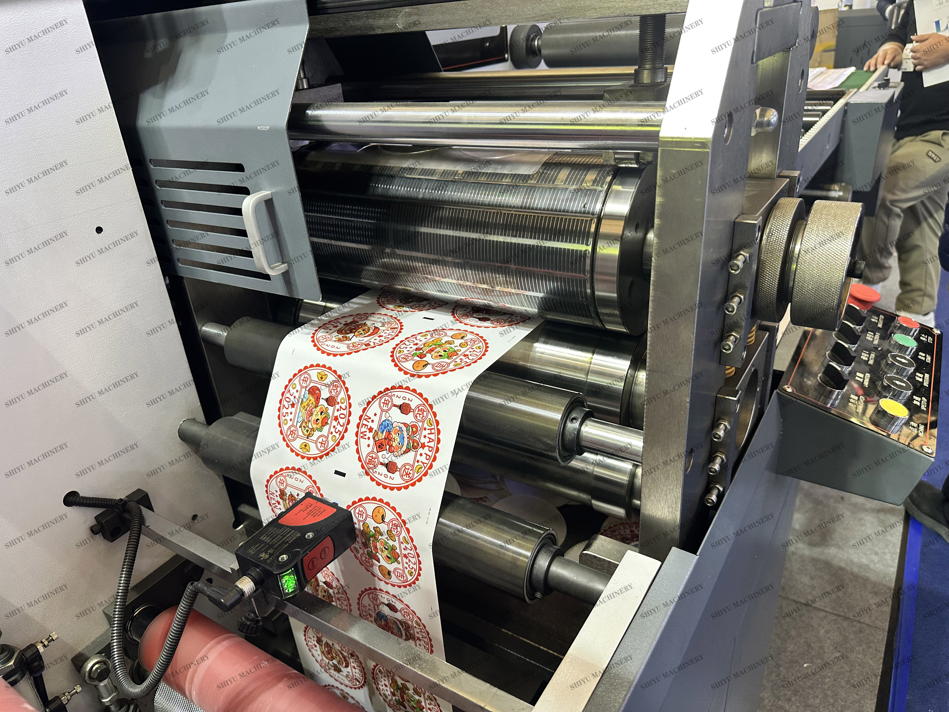 High Speed Automatic Label Slitting Die Cutting Machine Printed Label Flat-bed Die Cutting Machine Roll to Roll or Roll to Sheet