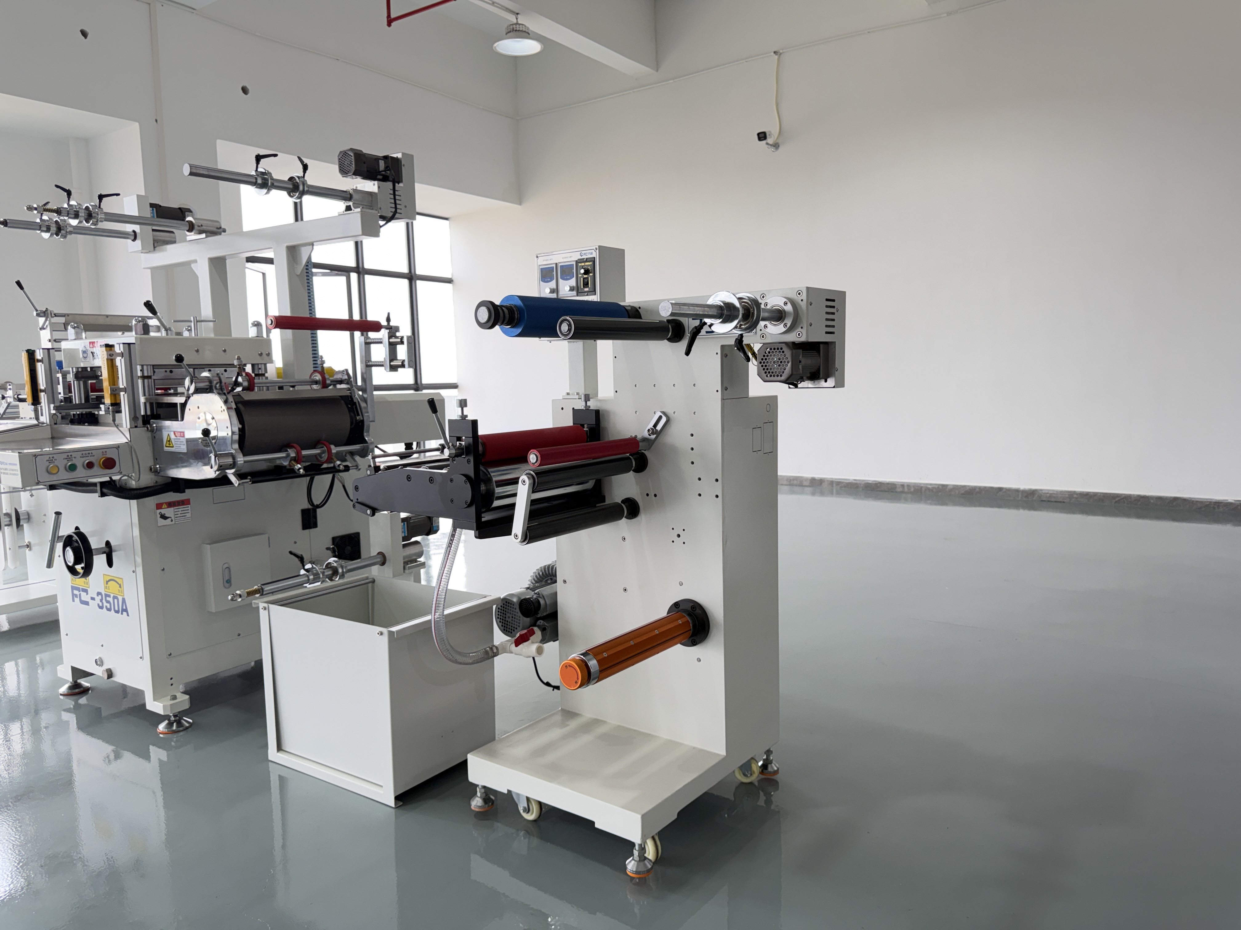 Servo Control Good Price 24000 Strokes/h HL350 Automatic Die Cutting Machine For Various PVC,PET, EVA Material Labels