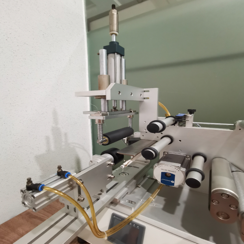 Cheap Price Cosmetic Label Printing Machine Suitable for Transparent Labels Semi-automatic Rotary Labeling Machine