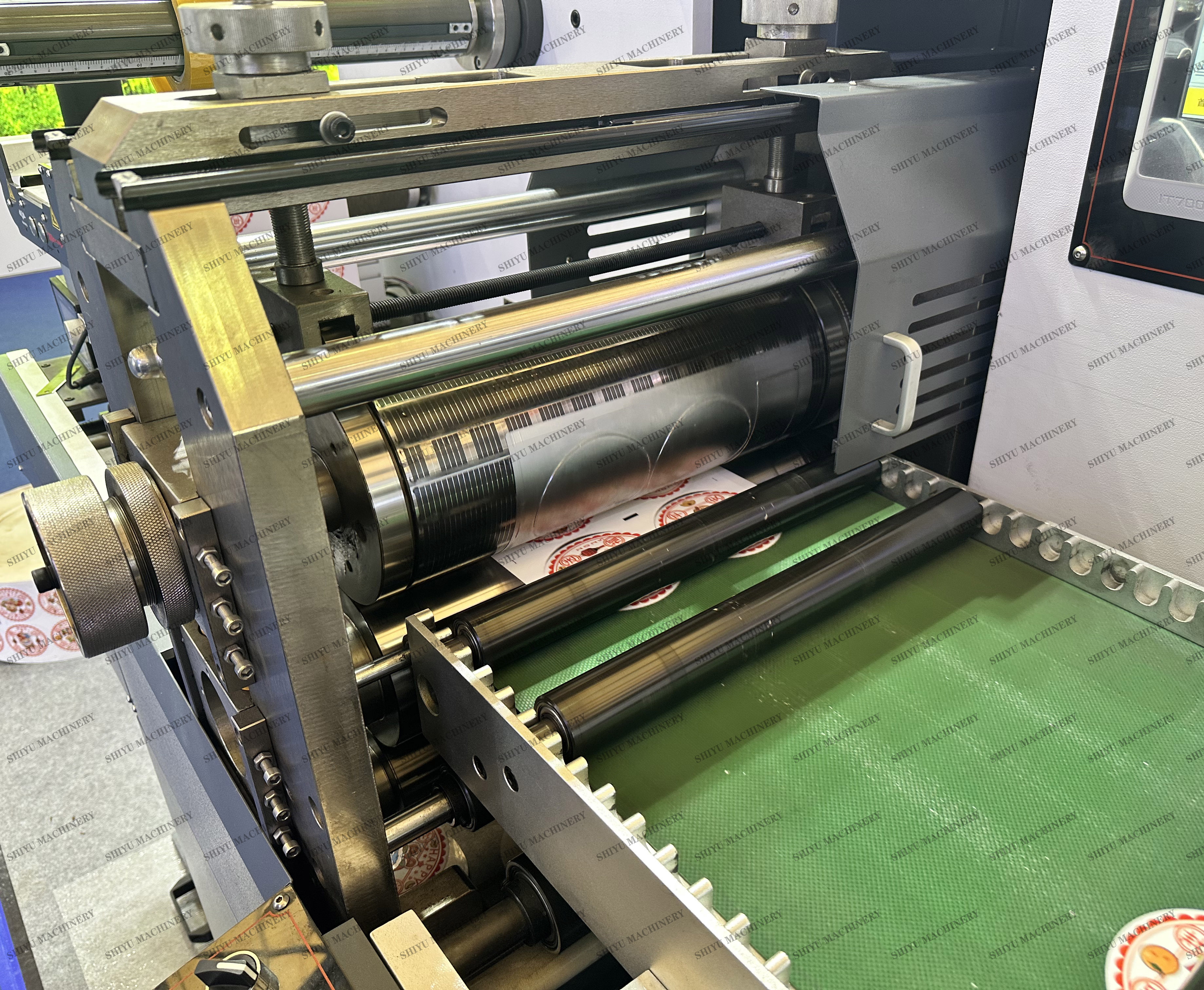 High Speed Automatic Label Slitting Die Cutting Machine Printed Label Flat-bed Die Cutting Machine Roll to Roll or Roll to Sheet