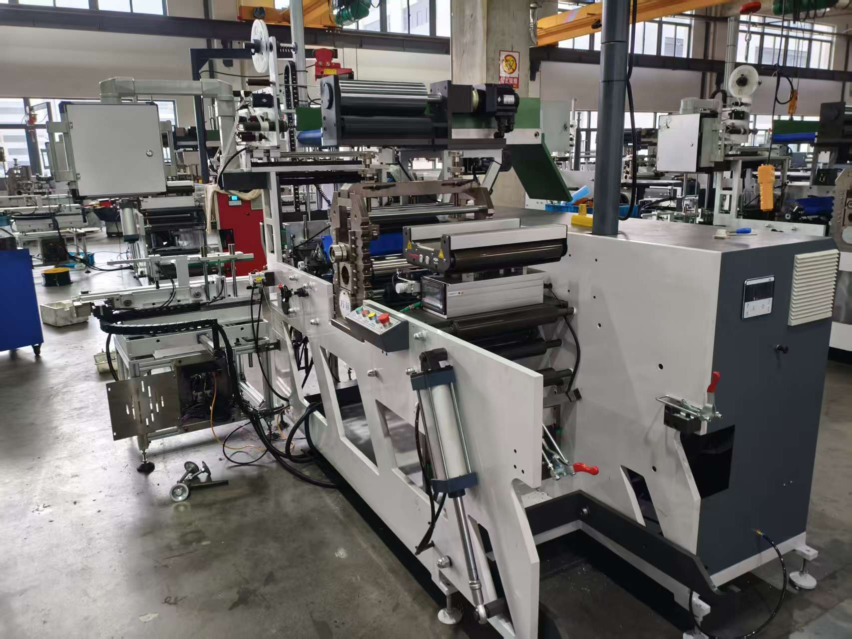 Fully Automatic Rotary Die Cutting Slitting Rewinding Label Sticker Adhesive Machine