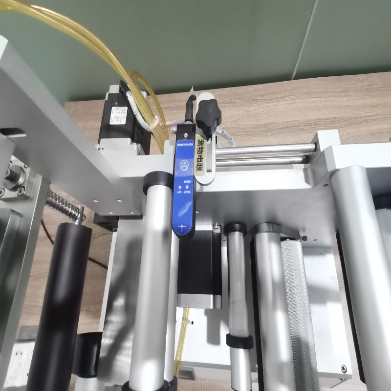 Rotary labeling machine detail 3