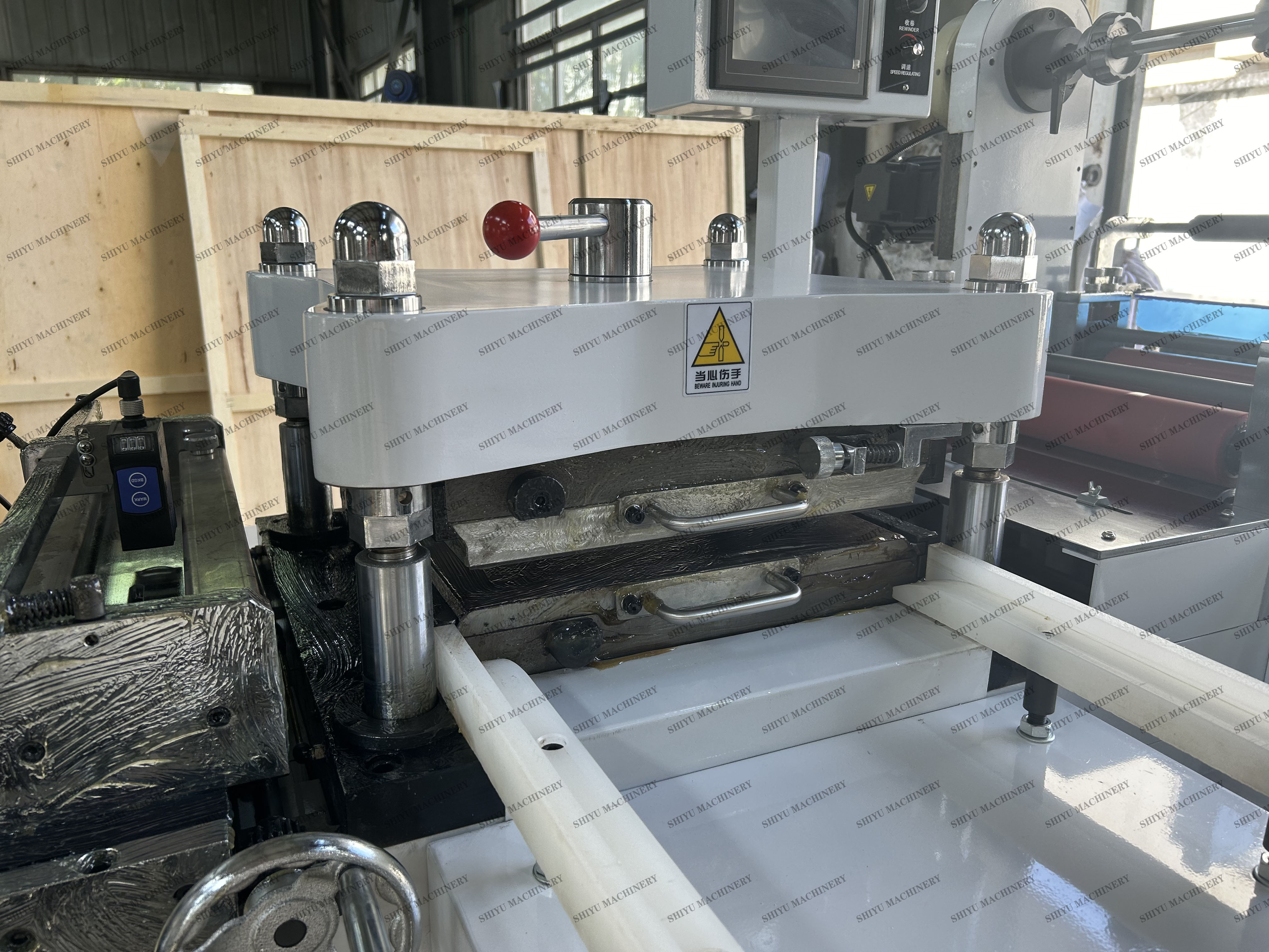 Automatic Roll to Roll Rotary Adhesive Label Flat Bed Die Cutting Machine Hot Stamping Lamination Punching Slitting