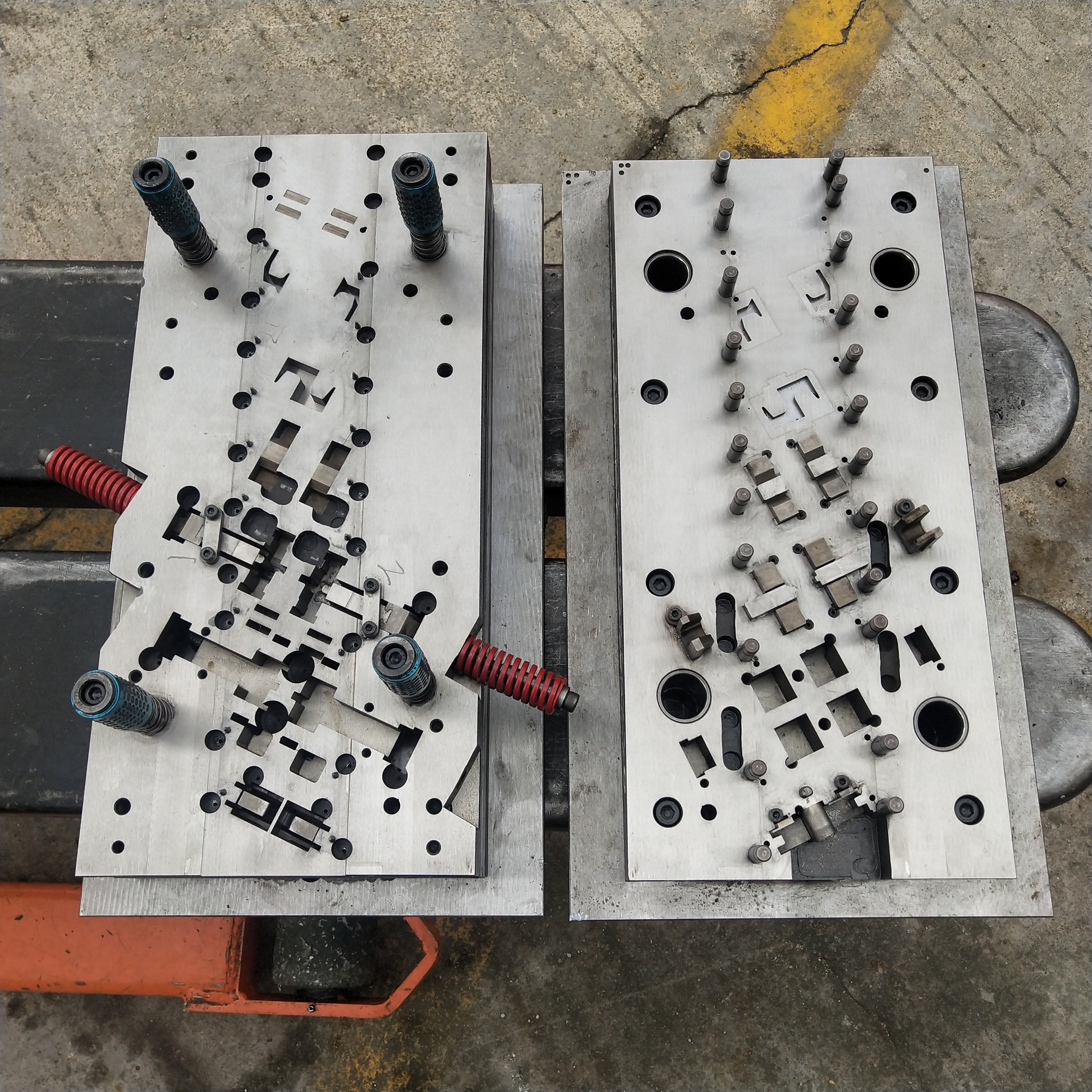 Custom Sheet Metal Progressive Die Press Punching Stamp Deep Drawing Die