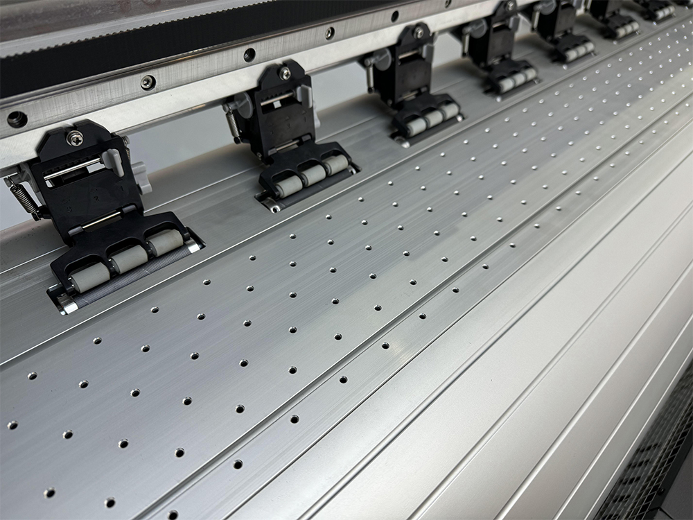 Roll to Roll Digital Label Printing Machine with 1800 Heads Light Box Advertising for Iinkjet Printers Handheld