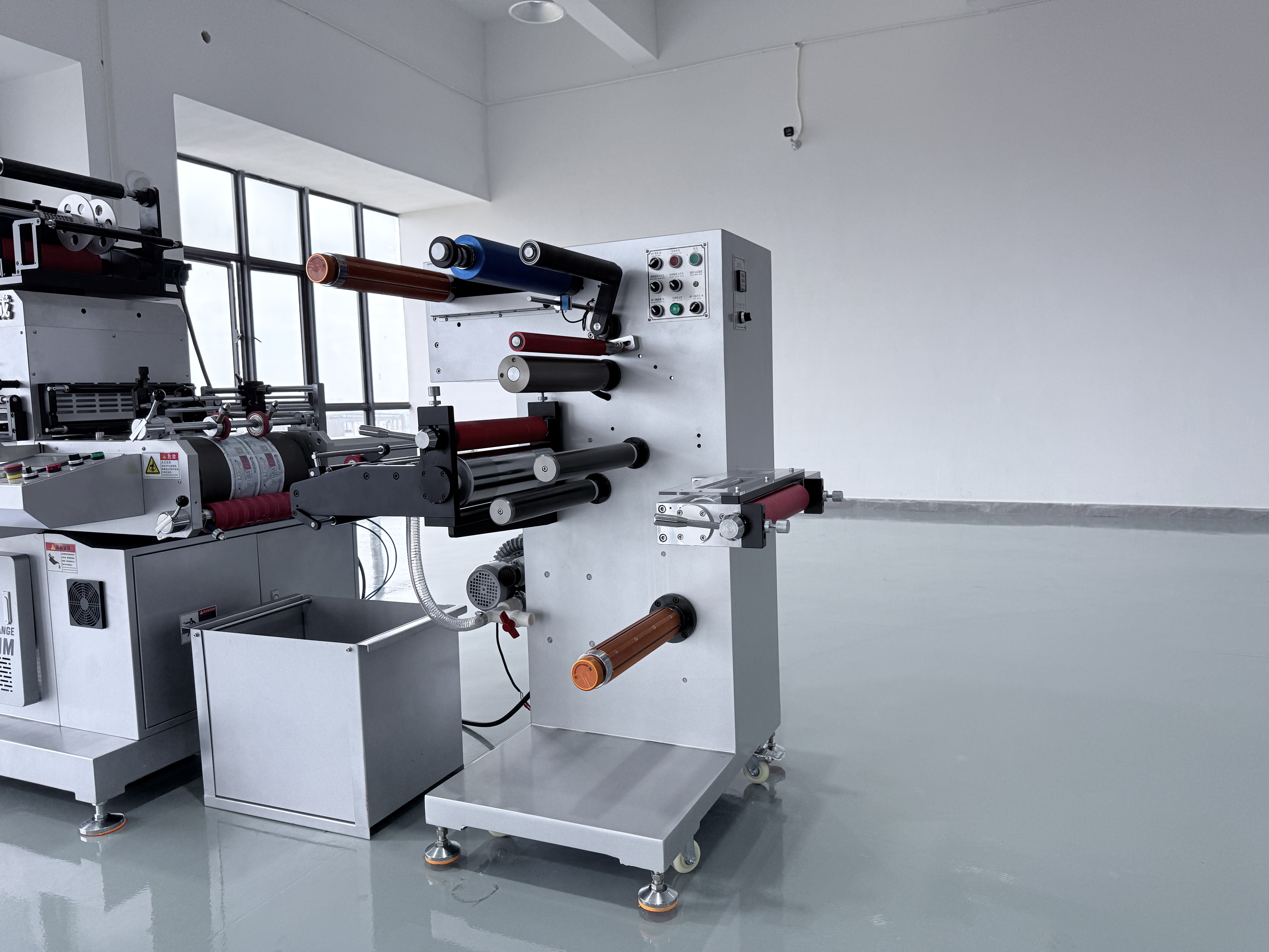 10 Servo Control Nice Price High Precision Automatic Hot Stamping HL-350G Die Cutting Machine For Various Packaging Labels