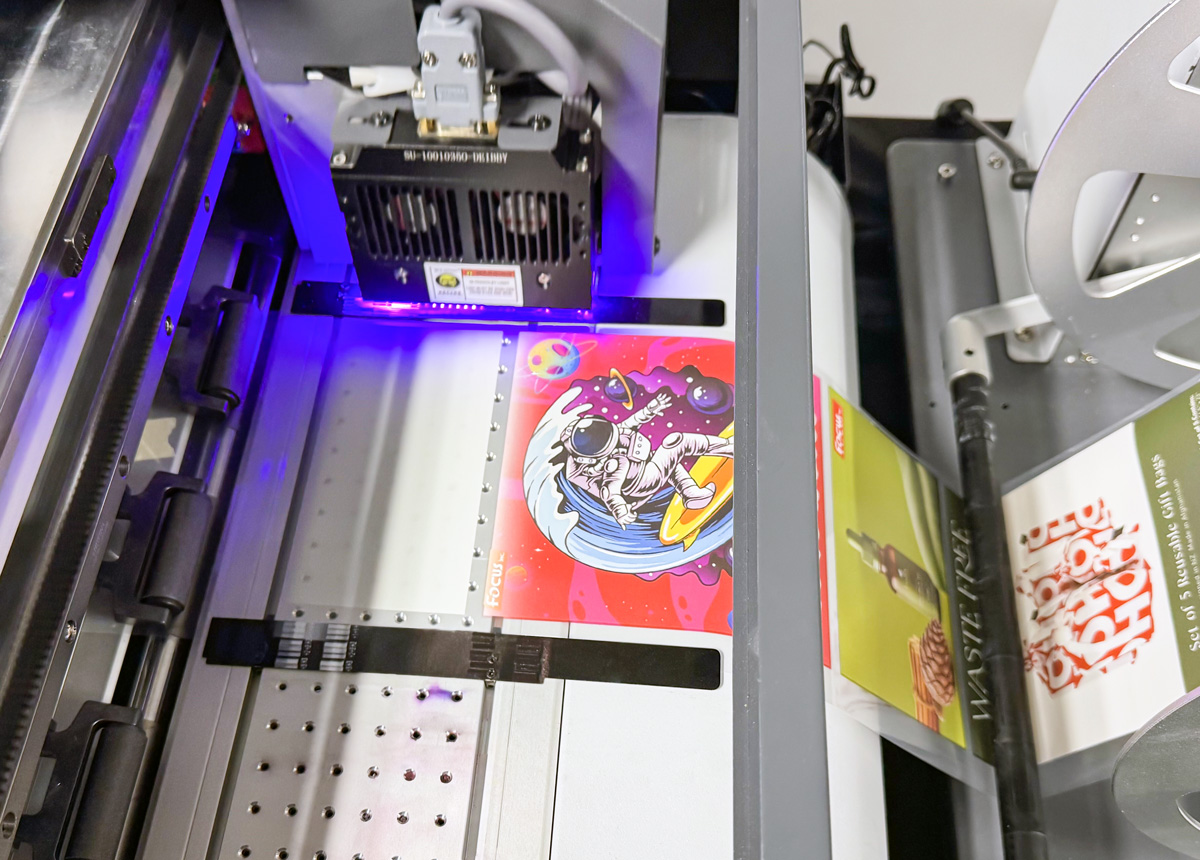 Focus Vesa 830A Automatic New UV Ink Label Printer Roll To Roll Multicolor 1 Year Warranty Ethernet Connectivity