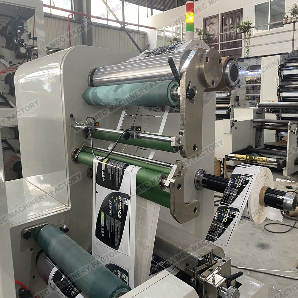 Snowball type waste removing device after die cutting