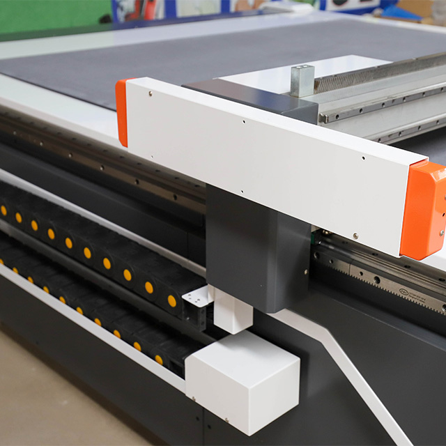 CNC Two Cutter Heads Carton Vibrating Knife Cutting 3M Adhesive Magnet Sticker DTF KT Board Cutting Machine