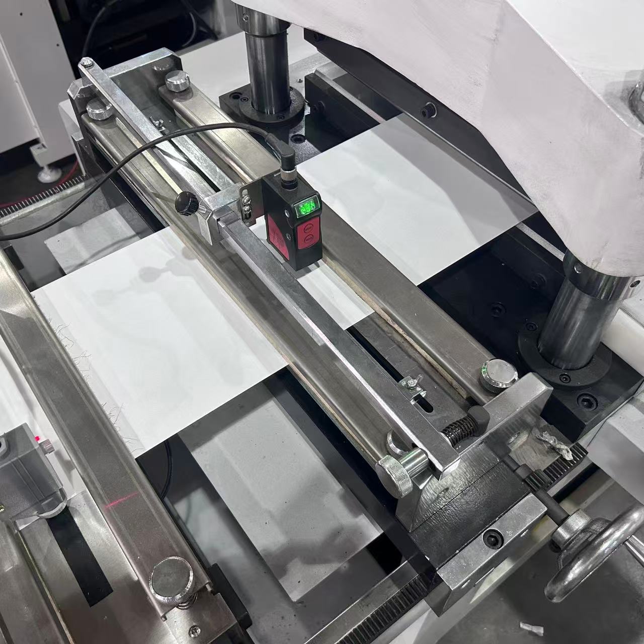 RTMQ450 Durable Use Printed Label Paper 2seat Flatbed Die Cutting Machine with 1 Color Hot Stamping Rotary Move