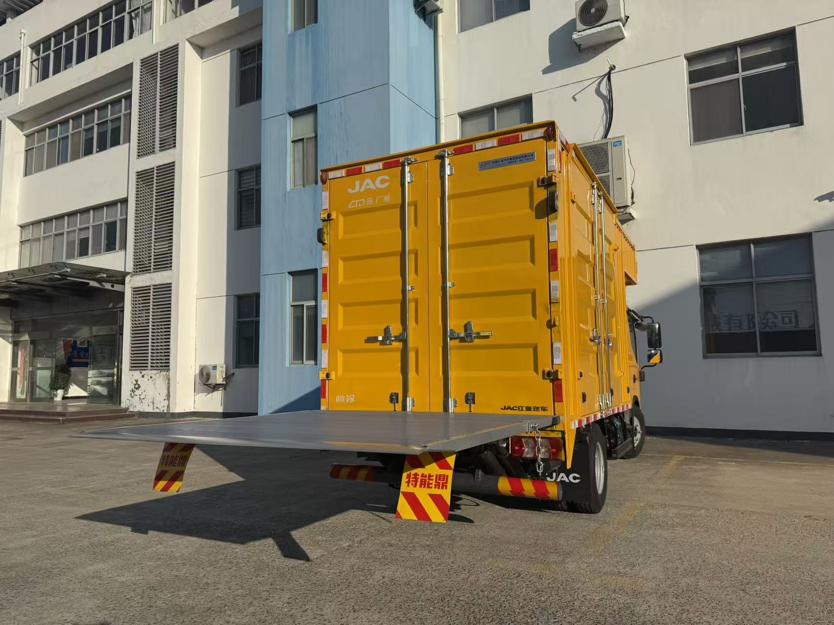Heavy Duty Steel Truck Bumpers-Hydraulic Components for Dongfeng/Jiefang Retrofit/Upgrade